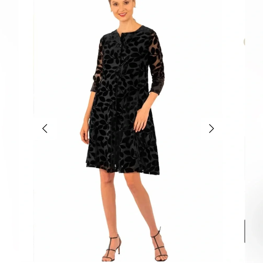 GRETCHEN SCOTT Ursula Swing Dress
- Luxe Leaf Velvet Black Size Medium - Picture 2 of 14